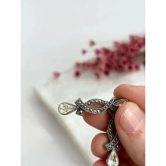 Silver Toned Crossover Style Avon Vintage Art Deco Teardrop Rhinestone Earrings - Picture 8 of 9